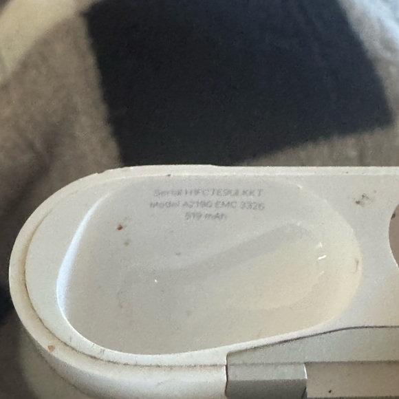 AirPod pros first generation - Picture 9 of 9